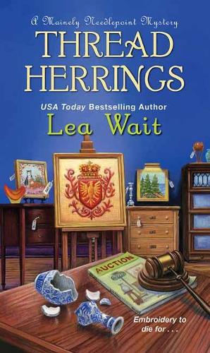 Бумажная книга «Thread Herrings», автор Леа Уэйт - фото №1
