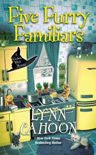 Бумажная книга «Five Furry Familiars», автор Линн Кахун - фото №1