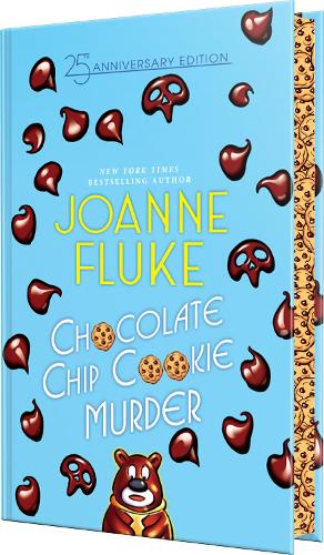 Паперова книга «Chocolate Chip Cookie Murder: Deluxe Collector's Edition», автор Джоанна Флюк - фото №1
