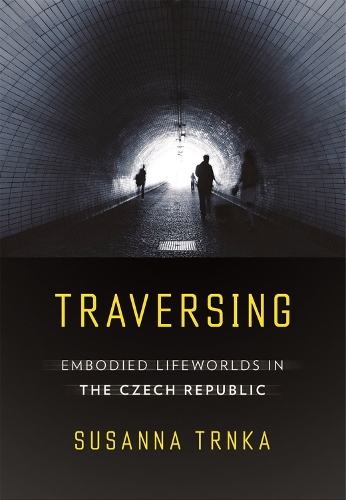 Бумажная книга «Traversing: Embodied Lifeworlds in the Czech Republic», автор Сюзанна Трнка - фото №1