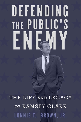 Бумажная книга «Defending the Public's Enemy: The Life and Legacy of Ramsey Clark», автор Лонни Т. Браун - фото №1