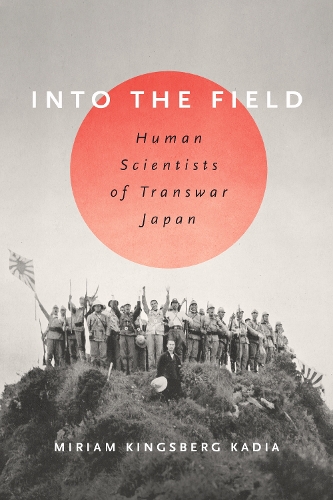 Бумажная книга «Into the Field: Human Scientists of Transwar Japan», автор Мириам Л. Кингсберг Кадия - фото №1