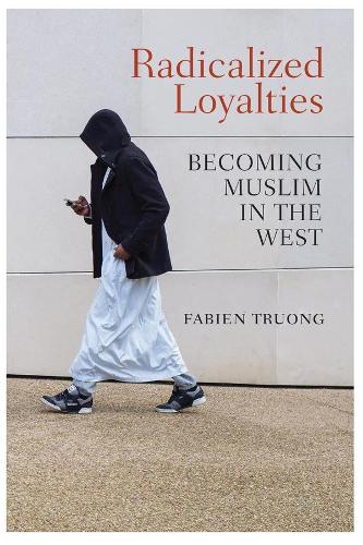 Бумажная книга «Radicalized Loyalties: Becoming Muslim in the West», автор Фабьен Труонг - фото №1