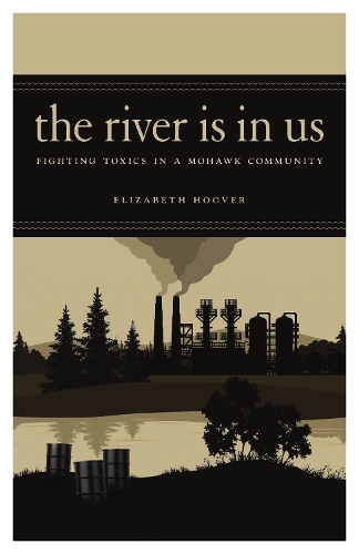 Бумажная книга «The River Is in Us: Fighting Toxics in a Mohawk Community», автор Элизабет Гувер - фото №1
