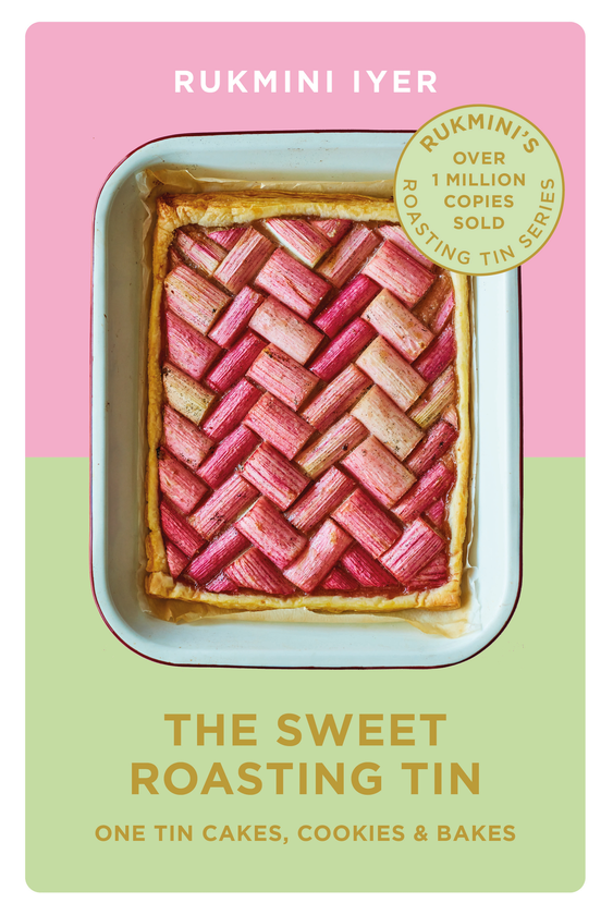 Бумажная книга «The Sweet Roasting Tin.One Tin Cakes, Cookies & Bakes», автор Рукмини Айер - фото №1