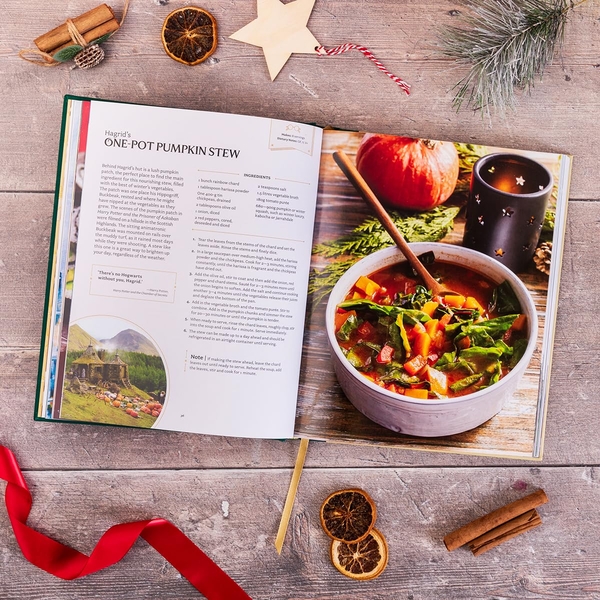 Паперова книга «Harry Potter: Official Christmas Cookbook», авторів Джоді Ревенсон, Олена Понс Крейг - фото №1
