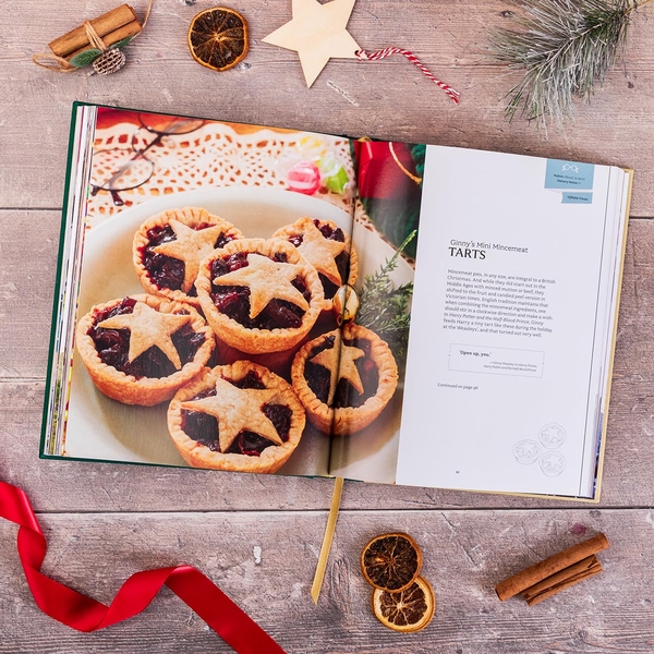 Паперова книга «Harry Potter: Official Christmas Cookbook», авторів Джоді Ревенсон, Олена Понс Крейг - фото №1