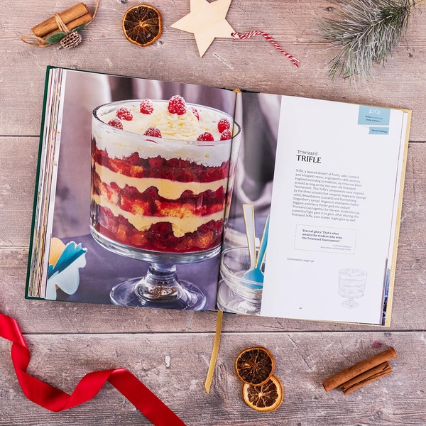 Паперова книга «Harry Potter: Official Christmas Cookbook», авторів Джоді Ревенсон, Олена Понс Крейг - фото №1