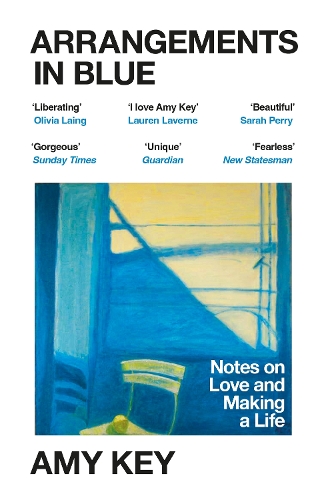 Паперова книга «Arrangements in Blue: Notes on Love and Making a Life», автор Емі Кі - фото №1