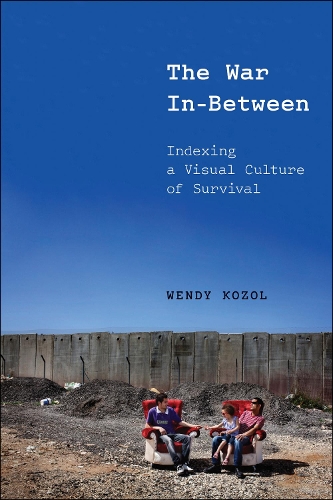 Паперова книга «The War In-Between: Indexing a Visual Culture of Survival», автор Венді Козол - фото №1