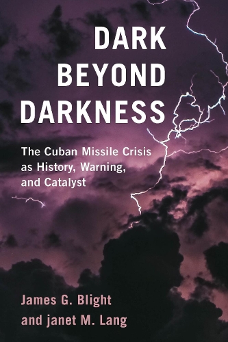 Паперова книга «Dark Beyond Darkness: The Cuban Missile Crisis as History, Warning, and Catalyst», авторів Джеймс Г. Блайт, Джанет М. Ланг - фото №1