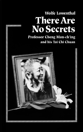 Бумажная книга «There Are No Secrets: Professor Cheng Man Ch'ing and His T'ai Chi Chuan», автор Вулф Ловенталь - фото №1