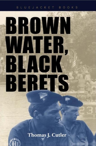 Бумажная книга «Brown Water, Black Berets: Coastal and Riverine Warfare in Vietnam», автор Томас Дж. Катлер - фото №1