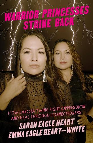 Паперова книга «Warrior Princesses Strike Back: Lakota Twins on Overcoming Oppression and Healing», авторів Емма Ігл-Харт-Уайт, Сара Орлине Серце - фото №1