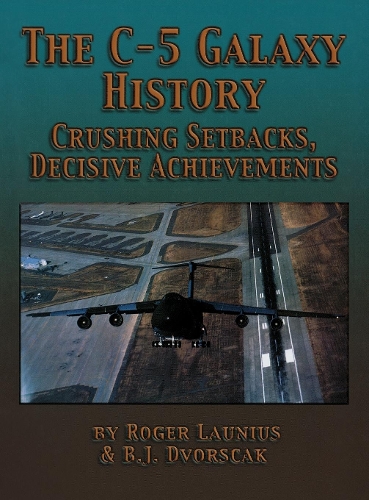 Бумажная книга «The C-5 Galaxy History: Crushing Setbacks, Decisive Achievements», авторов Б. Дж. Дворшак, Роджер Лауниус - фото №1