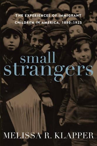 Бумажная книга «Small Strangers: The Experiences of Immigrant Children in America, 1880–1925», автор Мелисса Р. Клаппер - фото №1