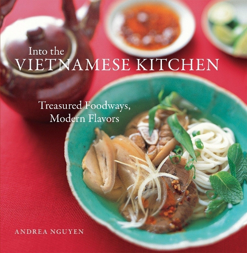 Бумажная книга «Into the Vietnamese Kitchen: Treasured Foodways, Modern Flavors [A Cookbook]», автор Андреа Нгуен - фото №1