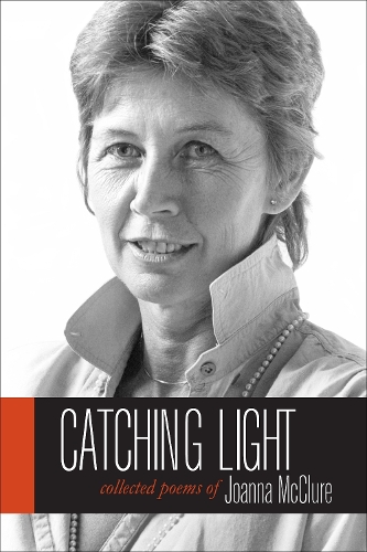 Бумажная книга «Catching Light: Collected Poems of Joanna McClure», автор Джоанна Макклюр - фото №1