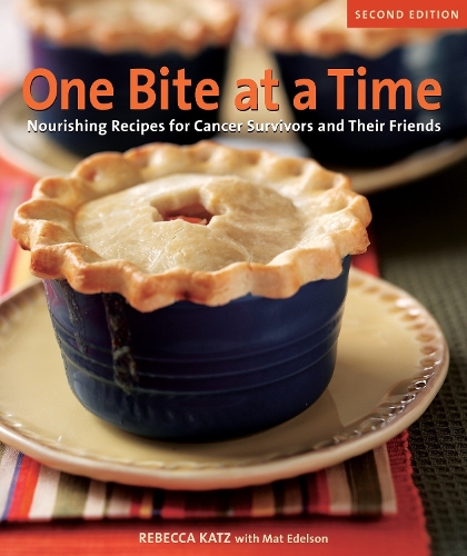 Паперова книга «One Bite at a Time, Revised: Nourishing Recipes for Cancer Survivors and Their Friends [A Cookbook]», авторів Мет Едельсон, Ребекка Кац - фото №1