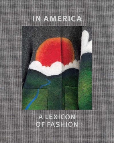 Бумажная книга «In America: A Lexicon of Fashion», авторов Аманда Гарфинкель, Эндрю Болтон, Джессика Риган, Стефани Крамер - фото №1