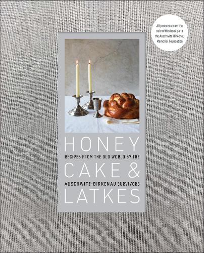 Бумажная книга «Honey Cake & Latkes: Recipes from the Old World by the Auschwitz-Birkenau Survivors», автор Мемориальный фонд Аушвиц-Биркенау - фото №1