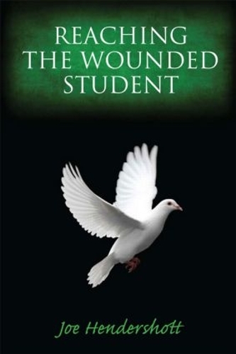 Паперова книга «Reaching the Wounded Student», автор Джо Хендершотт - фото №1