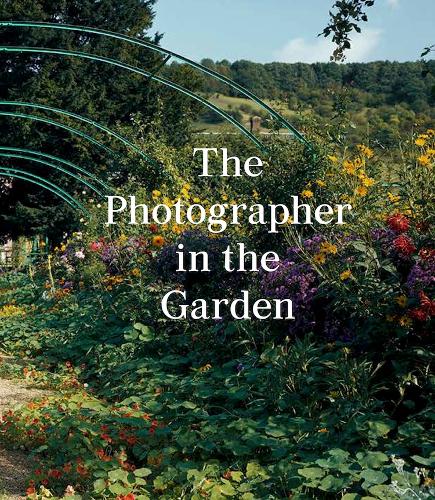 Бумажная книга «The Photographer in the Garden», авторов Джейми М. Аллен, Сара Энн Макнир - фото №1