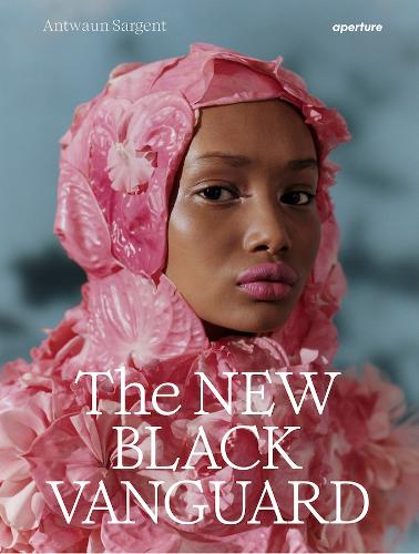Паперова книга «The New Black Vanguard: Photography Between Art and Fashion», авторів Адріана Ракель, Антваун Сарджент, Аріель Бобб-Вілліс, Аволь Ерізку, Кемпбелл Едді, Дана Скраггс, Деніел Обасі, Джамал Некседлана, Мікайя Картер, Надін Іджевере, Намса Леуба, Квіл Лемонс, Ренелл Медрано, Рут Оссаї, Тайлер Мітчелл - фото №1