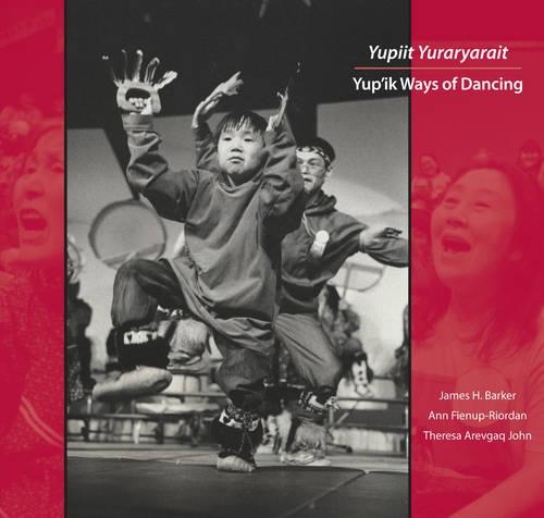 Бумажная книга «Yupiit Yuraryarait: Yup'ik Ways of Dancing», авторов Энн Фиенуп-Риордан, Джеймс Х. Баркер, Тереза Аревгак Джон - фото №1