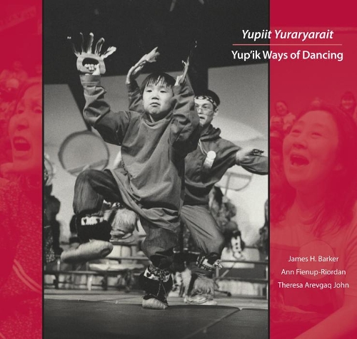Бумажная книга «Yupiit Yuraryarait: Yup'ik Ways of Dancing», авторов Энн Фиенуп-Риордан, Джеймс Х. Баркер, Тереза Аревгак Джон - фото №1