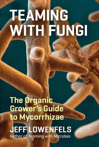 Бумажная книга «Teaming with Fungi: The Organic Grower's Guide to Mycorrhizae», автор Джефф Лоуэнфелс - фото №1