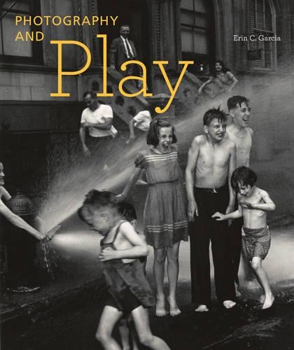 Бумажная книга «Photography and Play», автор Гарсия - фото №1