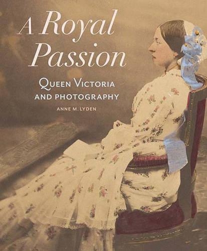 Бумажная книга «A Royal Passion – Queen Victoria and Photography», автор Лайден - фото №1