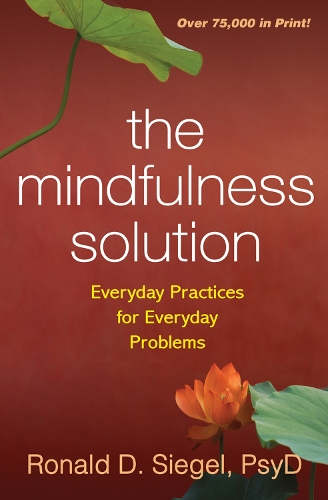 Бумажная книга «The Mindfulness Solution: Everyday Practices for Everyday Problems», автор Рональд Д. Сигел - фото №1