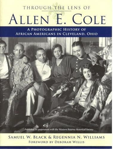 Паперова книга «Through the Lens of Allen E. Cole: A Photographic History of African Americans in Cleveland, Ohio», авторів Регеннія Н. Вільясм, Семюел В. Блек - фото №1