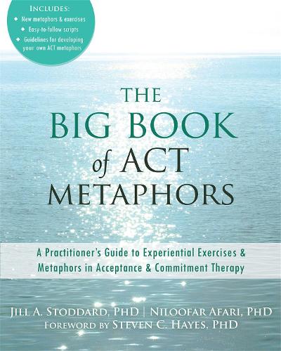 Бумажная книга «The Big Book of ACT Metaphors: A Practitioner's Guide to Experiential Exercises and Metaphors in Acceptance and Commitment Therapy», авторов Джилл А. Стоддард, Нилуфар Афари - фото №1