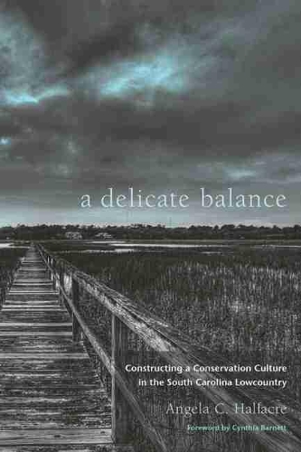 Бумажная книга «A Delicate Balance: Constructing a Conservation Culture in the South Carolina Lowcountry», авторов Анджела К. Халфакр, Синтия Барнетт - фото №1