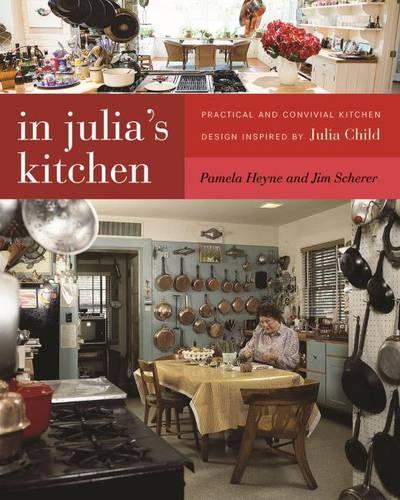 Бумажная книга «In Julia's Kitchen: Practical and Convivial Kitchen Design Inspired by Julia Child», авторов Джим Шерер, Памела Хейн - фото №1