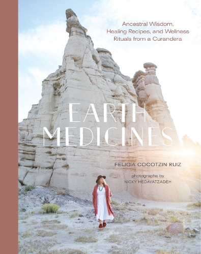 Бумажная книга «Earth Medicines: Ancestral Wisdom, Healing Recipes, and Wellness Rituals from a Curandera», автор Фелисия Кокоцин Руис - фото №1