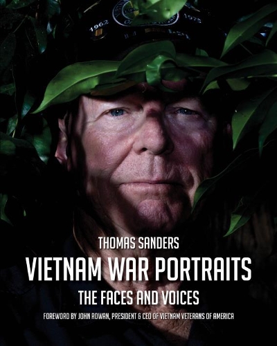 Бумажная книга «Vietnam War Portraits: The Faces and Voices», автор Томас Сандерс - фото №1