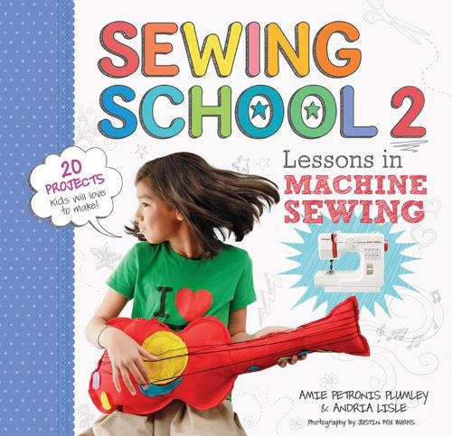 Бумажная книга «Sewing School ® 2: Lessons in Machine Sewing; 20 Projects Kids Will Love to Make», авторов Эми Петронис Пламли, Андрия Лисл - фото №1