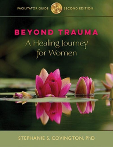 Бумажная книга «Beyond Trauma Facilitator Guide and 10 Workbooks: A Healing Journey for Women Facilitator Guide and 10 Workbooks», автор Стефани С. Ковингтон - фото №1