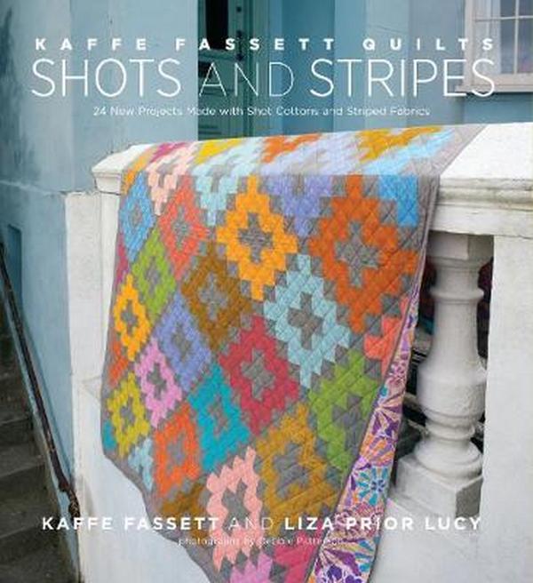 Бумажная книга «Kaffe Fassett Quilts Shots and Stripes. 24 New Projects Made with Shot Cottons and Striped Fabrics», автор Лиза Прайор Люси - фото №1
