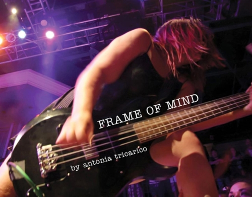 Бумажная книга «Frame Of Mind: Punk Photos and Essays from Washington, DC, and Beyond, 1997-2017», авторов Антония Трикарико, Джоан Джетт - фото №1