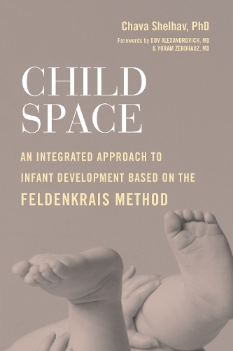 Паперова книга «Child Space: An Integrated Approach to Infant Development Based on the Feldenkrais Method», автор Чава Шелхав - фото №1