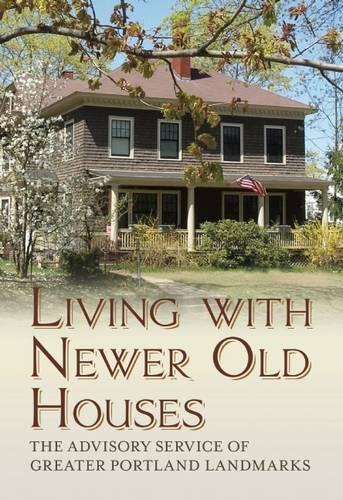 Бумажная книга «Living with Newer Old Houses», автор Консультативная служба достопримечательностей Большого Портленда - фото №1