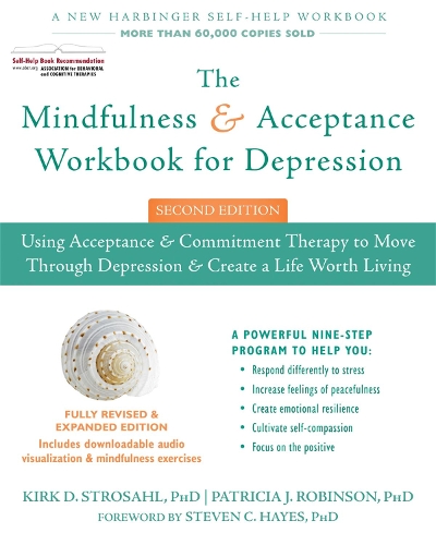 Бумажная книга «The Mindfulness and Acceptance Workbook for Depression, 2nd Edition: Using Acceptance and Commitment Therapy to Move Through Depression and Create a Life Worth Living», авторов Кирк Д. Стросал, Патриция Дж. Робинсон - фото №1