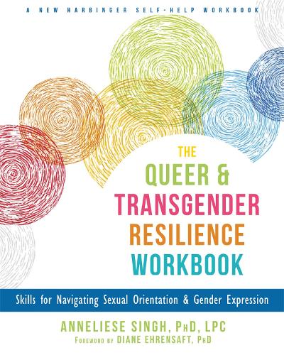 Бумажная книга «The Queer and Transgender Resilience Workbook: Skills for Navigating Sexual Orientation and Gender Expression», автор Аннелизе Сингх - фото №1