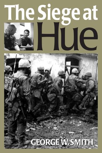 Паперова книга «The Siege at Hue», автор Джордж В. Сміт - фото №1