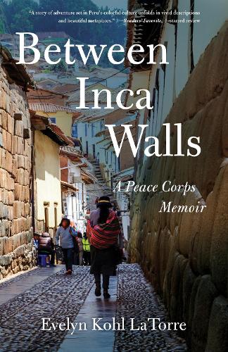 Бумажная книга «Between Inca Walls: A Peace Corps Memoir», автор Эвелин Коль ЛаТорре - фото №1